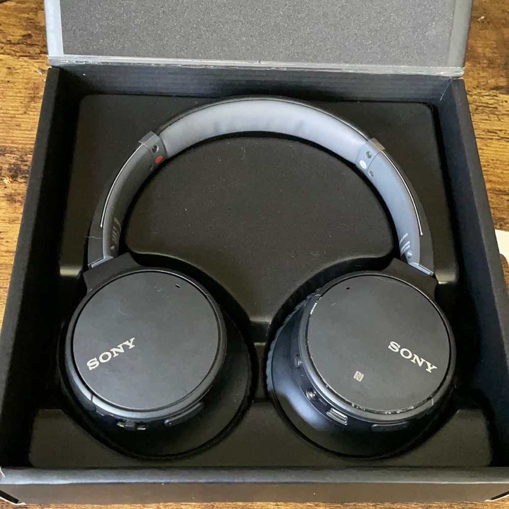 Sony Bluetooth noise canceling headphones